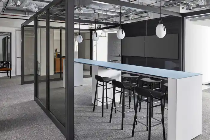 Allsteel Gunlocke Showroom Chicago 13 700x575