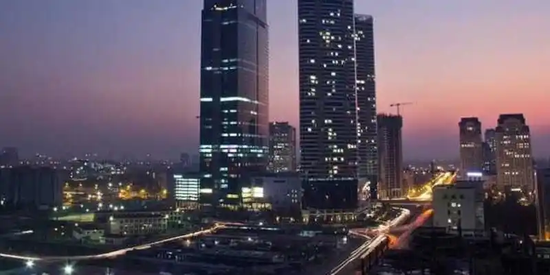 Toa Nha Choc Troi Viet Nam 1 1497393579014